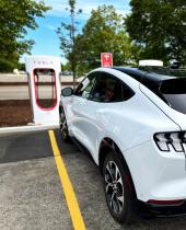福特正在免费赠送特斯拉充电器转换器 这将开启电动汽车动力的新世界